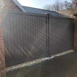 Devon Premium Aluminium Driveway Double Gates - Grey -Halls || Lifetime || Keter Sales rmg001dggrey devon premium aluminium swing gate insitu3 min